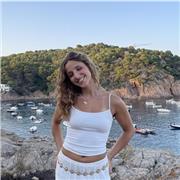 Profesora de canto para niños/as que acaben de empezar, con muchas ganas de enseñar.